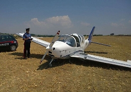 Ragusa, atterraggio d&rsquo;emergenza in un campo per ultraleggero