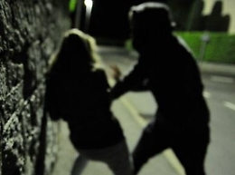 Avrebbe abusato sessualmente di una sessantenne: arrestato un venticinquenne