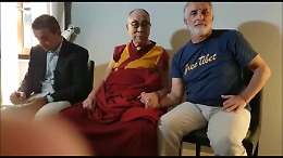 Taormina, bagno  di folla per il Dalai Lama