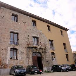 Palermo, vampe di San Giuseppe con i mobili degli uffici dell'assessorato