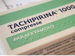 Vaccino, l'Aifa: «Non fare uso preventivo di aspirina, tachipirina o eparina»