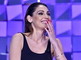 Anna Tatangelo, sempre più sexy e su Gigi D'Alessio dice: «La vita va avanti»