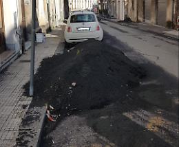 Giarre (Ct): parcheggio disabili coperto da un cumulo di cenere vulcanica