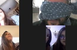 Covid, prof a Palermo si benda durante dad per spronare studentesse