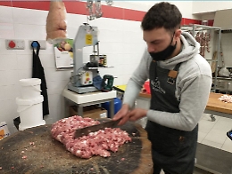 La salsiccia al ceppo di Linguaglossa: cos&igrave; diventer&agrave; presidio Slow Food