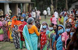 India sopraffatta dal Covid, l'Italia blocca gli ingressi per fermare la nuova variante del virus