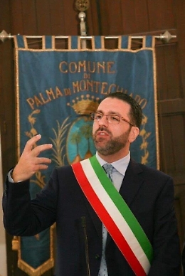 Vandali distruggono Guardia medica, la condanna e l'appello del Sindaco