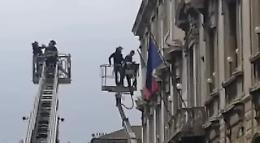 Catania, grazie ai soccorritori desiste imprenditore che minacciava suicidio