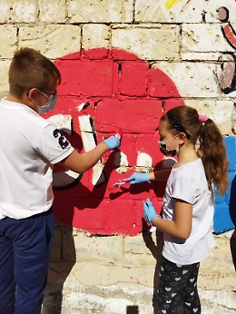 Orti, coltivazione in serra, arredi dal riuso di materiale riciclato: cos&igrave; "Costruiamo il futuro"