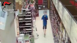 Catania, tre avolesi pizzicati a derubare supermercati: arrestati