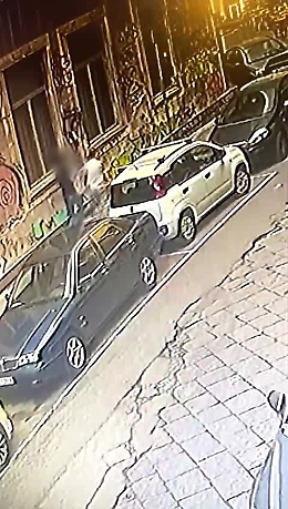 Incivili a Catania: sdradica palo di una segnaletica stradale dopo discussione