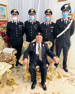 Ex sottotenente dei Carabinieri compie 100 anni: l'Arma lo festeggia