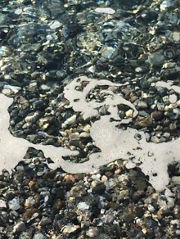 Roccalumera (Me): mare sporco nonostante la bandiera blu