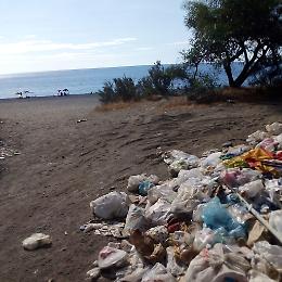 Marina di Cottone: nessun rispetto per l'ambiente