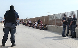 Migranti, arrivi senza tregua a Lampedusa e barconi in difficoltà nel Canale di Sicilia