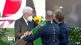 Atleti olimpici e paralimpici al Quirinale restituiscono il tricolore