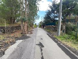 Nicolosi, Via Palermo: zona residenziale abbandonata