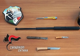 In auto con coltelli e manganello: denunciate tre persone a Caltagirone
