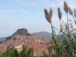 Covid, focolaio a Mistretta: 150 persone in quarantena e ritorno alla Dad nelle scuole
