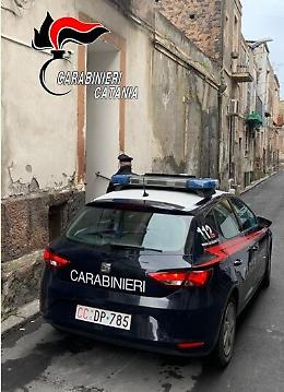 Catania, tenta di strangolare la moglie durante una lite: arrestato