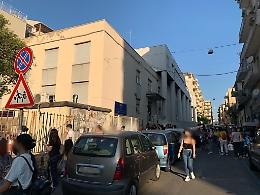 Catania: Istituto Verga: appello per la rimozione auto in sosta vietata
