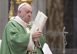 Il dolore del Papa per i migranti in mare: «Perchè non li lasciano sbarcare!»