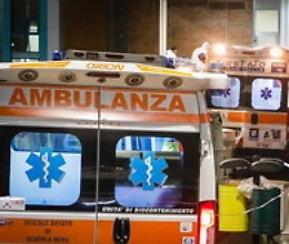 Ambulanze in coda davanti agli ospedali di Palermo