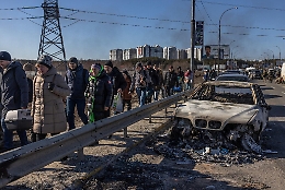 Russia-Ucraina, Kiev si svuota aspettando il grande assalto. Usa e Gran Bretagna temono uso delle armi chimiche