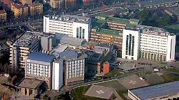 Nonno investe il nipotino durante manovra con l'auto: il bimbo è grave