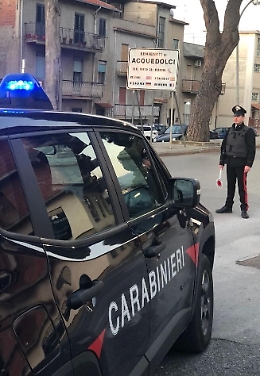 Accoltella il rivale in amore nel bar del paese: arrestato 55enne