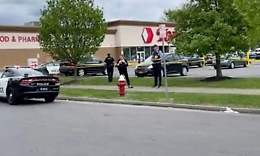 Suprematista bianco fa una strage al market e posta il video in diretta sui social