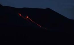 Etna, l'eruzione non si ferma: fronte lavico nella Valle del Bove a quota 2300