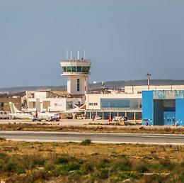 Nessuno in torre di controllo a Lampedusa, all'operatore non sarebbe suonata la sveglia