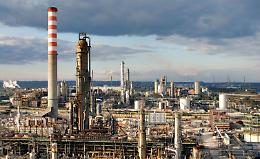 Scoppiato un incendio al pontile della raffineria Isab di Siracusa