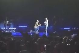 Vichy a Cristina sul palco con Gigi D'Alessio al Metropolitan di Catania: &laquo;Mi vuoi sposare?&raquo;