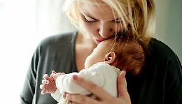 Un mese in pi&ugrave; di congedo retribuito all&rsquo;80% per le mamme in difficolt&agrave; (da fruire entro i sei anni di et&agrave; dei figli)