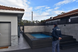 Colpo al clan Cappello, sequestro di due milioni di euro: c'&egrave; anche una villa super lusso