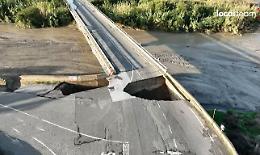 Il ponte crollato a Terme Vigliatore visto dal drone