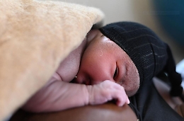 Il miracolo sulla Geo Barents: è nato Alì, la sua mamma è stata salvata 24 ore prima