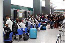 Covid, lo Spallanzani lancia l'allarme su nuova variante: "Affrontare problema Cina"