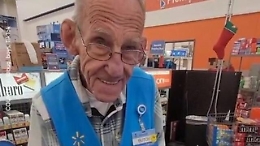 Cassiere 82enne in pensione grazie a un appello su TikTok