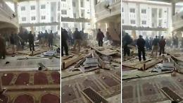 Pakistan: attentato kamikaze in una moschea di Peshawar, molti morti