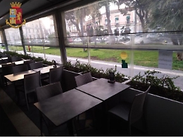 Catania, carenze igienico sanitarie, lavoratori in nero e dehor illegale: raffica di sanzioni per un ristorante alla Stazione