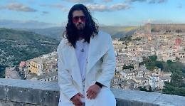 Can Yaman a Ragusa accolto da cori da stadio