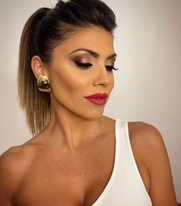 "I Migliori anni", Flora Canto sui social "è meglio di Diletta e di Belen"