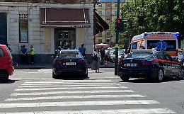 Storia di un invisibile: clochard a terra per un malore vicino al Tribunale