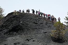 Dal Vesuvio all’Etna: una passeggiata di 700 km a difesa del territorio
