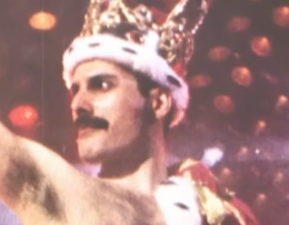 Sotheby&rsquo;s, i beni di Freddie Mercury in mostra e all'asta: venduta anche la porta di casa