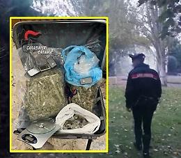 Aspettavano il cliente e invece si presentano i carabinieri: due pusher arrestati al Parco Falcone e Borsellino