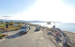 Pescatore trovato morto e seminudo sulla spiaggia, giallo nel Messinese